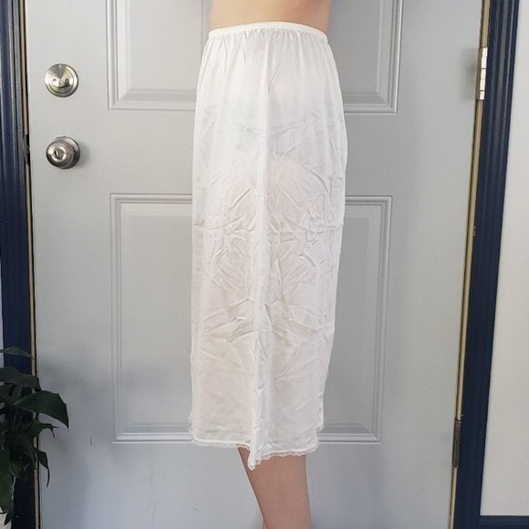 Vassarette White Nylon Slip Skirt - Picture 2 of 4